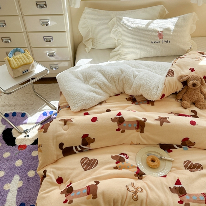 91家纺网 家纺一手货源 找家纺 寐居家纺 2025新款牛奶绒+羊羔绒被子被芯 开心腊肠狗