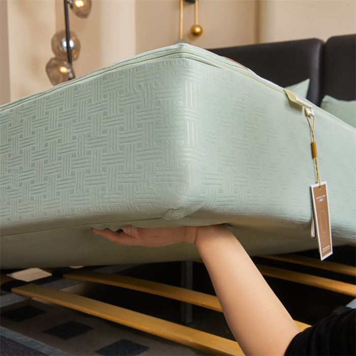 91家纺网 家纺一手货源 找家纺 糯米猪家纺 2025春夏新款亲肤棉六面全包防水压花床笠单件单床笠 静谧绿