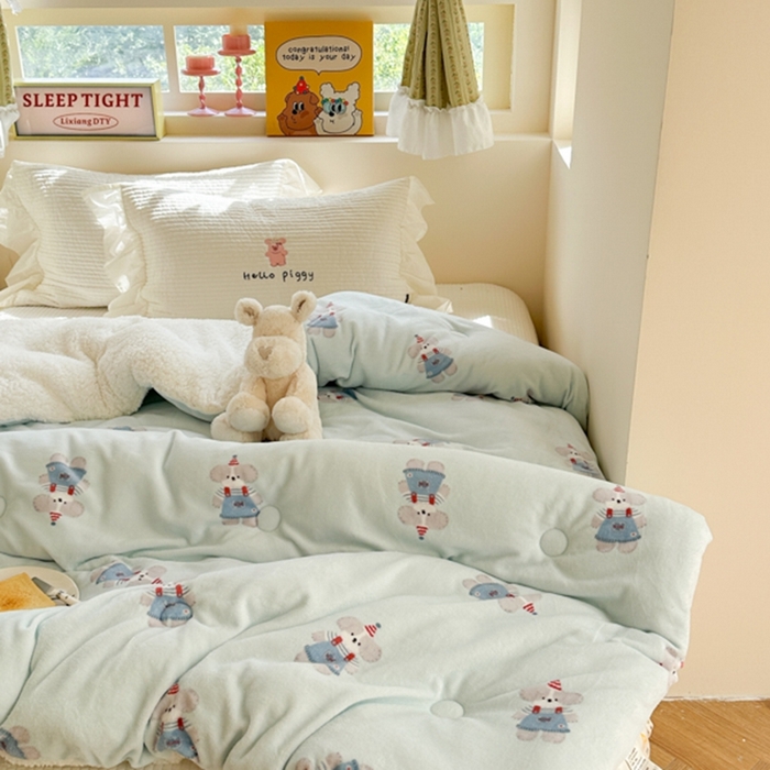 91家纺网 家纺一手货源 找家纺 寐居家纺 2025新款牛奶绒+羊羔绒被子被芯 洛洛小狗