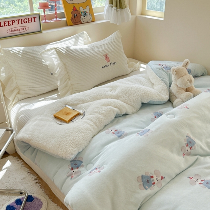 91家纺网 家纺一手货源 找家纺 寐居家纺 2025新款牛奶绒+羊羔绒被子被芯 洛洛小狗