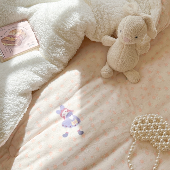 91家纺网 家纺一手货源 找家纺 寐居家纺 2025新款牛奶绒+羊羔绒被子被芯 春日女孩