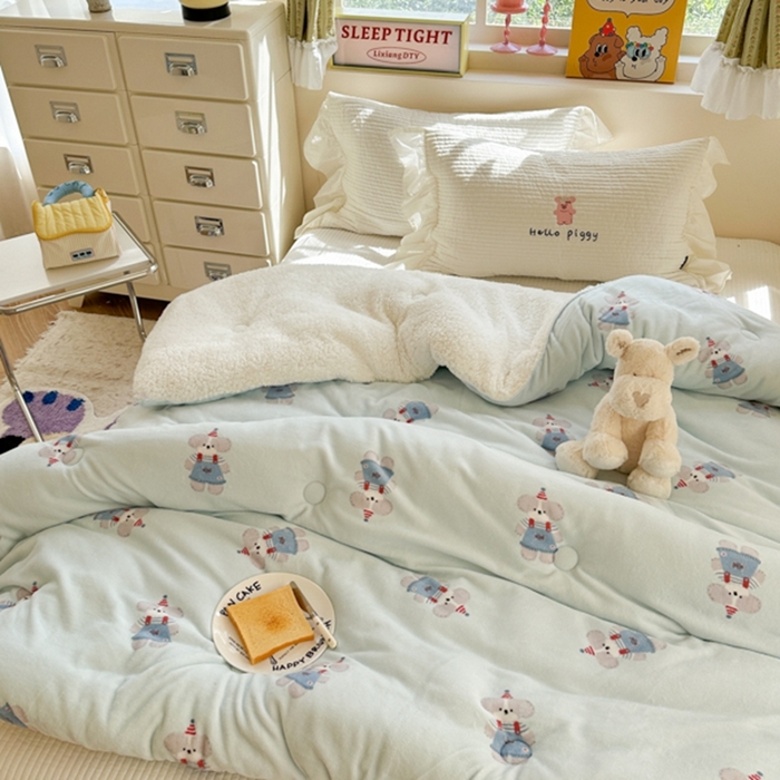 91家纺网 家纺一手货源 找家纺 寐居家纺 2025新款牛奶绒+羊羔绒被子被芯 洛洛小狗