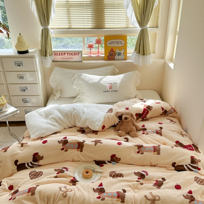 91家纺网 家纺一手货源 找家纺 寐居家纺 2025新款牛奶绒+羊羔绒被子被芯 开心腊肠狗