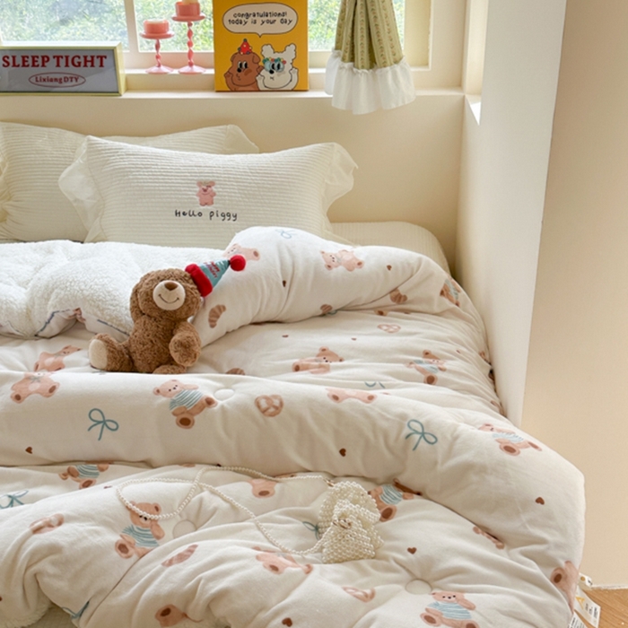 91家纺网 家纺一手货源 找家纺 寐居家纺 2025新款牛奶绒+羊羔绒被子被芯 抱抱熊