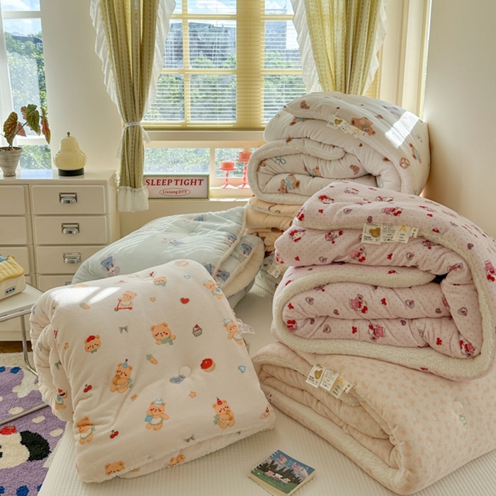 91家纺网 家纺一手货源 找家纺 寐居家纺 2025新款牛奶绒+羊羔绒被子被芯 组合图仅供展示不可下单