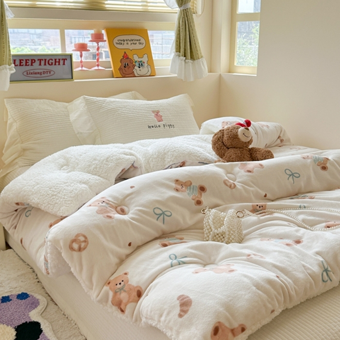 91家纺网 家纺一手货源 找家纺 寐居家纺 2025新款牛奶绒+羊羔绒被子被芯 抱抱熊