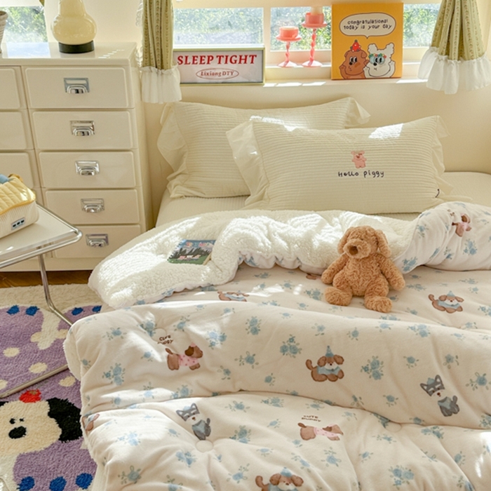 91家纺网 家纺一手货源 找家纺 寐居家纺 2025新款牛奶绒+羊羔绒被子被芯 花田小狗