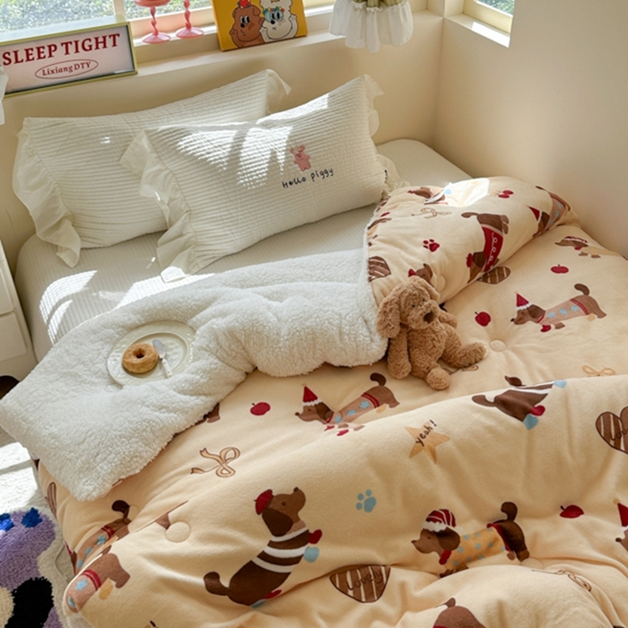 91家纺网 家纺一手货源 找家纺 寐居家纺 2025新款牛奶绒+羊羔绒被子被芯 开心腊肠狗