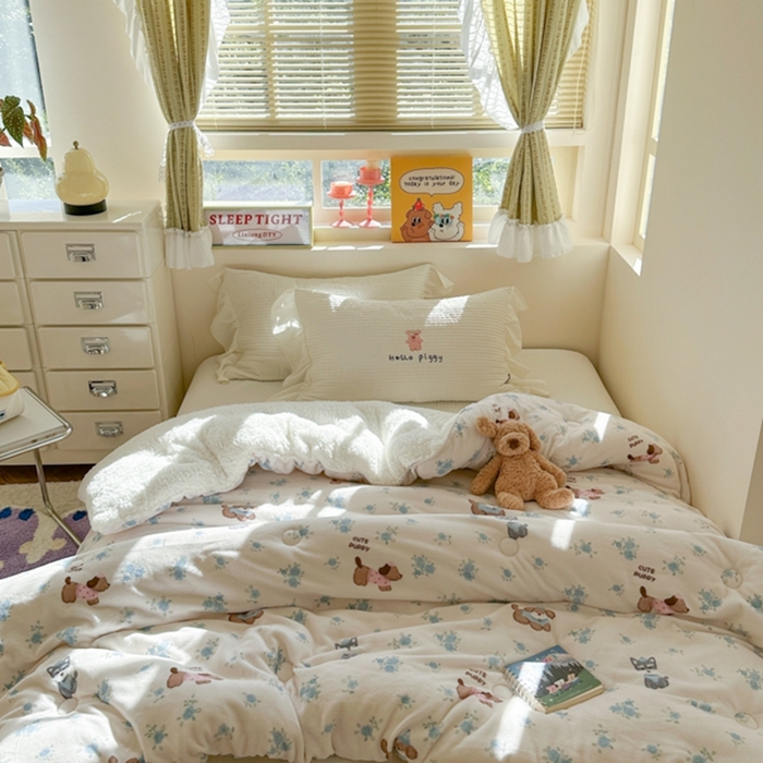 91家纺网 家纺一手货源 找家纺 寐居家纺 2025新款牛奶绒+羊羔绒被子被芯 花田小狗