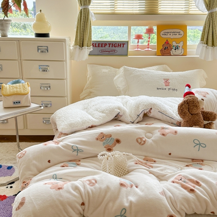 91家纺网 家纺一手货源 找家纺 寐居家纺 2025新款牛奶绒+羊羔绒被子被芯 抱抱熊