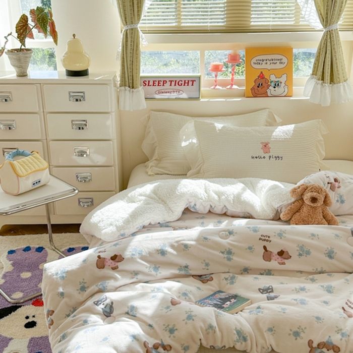 91家纺网 家纺一手货源 找家纺 寐居家纺 2025新款牛奶绒+羊羔绒被子被芯 花田小狗