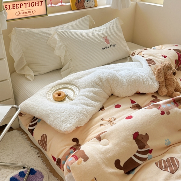 91家纺网 家纺一手货源 找家纺 寐居家纺 2025新款牛奶绒+羊羔绒被子被芯 开心腊肠狗