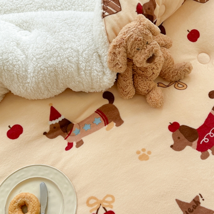 91家纺网 家纺一手货源 找家纺 寐居家纺 2025新款牛奶绒+羊羔绒被子被芯 开心腊肠狗