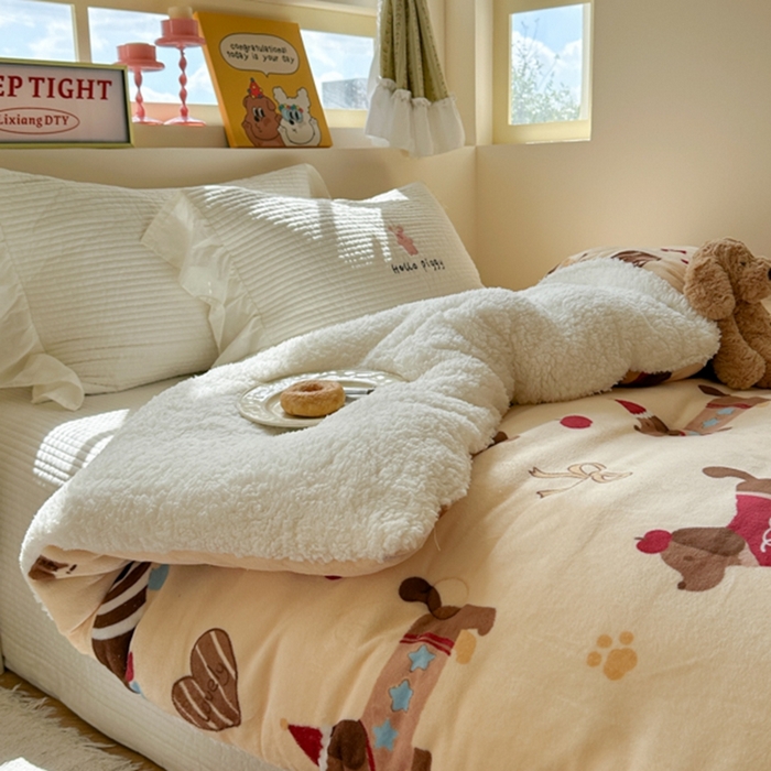 91家纺网 家纺一手货源 找家纺 寐居家纺 2025新款牛奶绒+羊羔绒被子被芯 开心腊肠狗