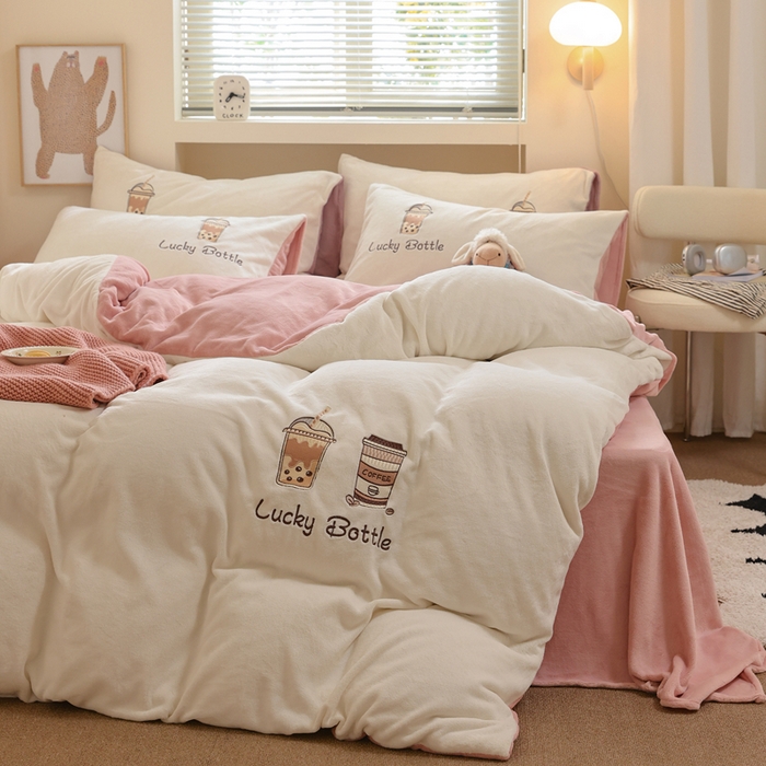 91家纺网 家纺一手货源 找家纺 （总）ONE TWO ONE 121 新品【牛奶绒刺绣四件套】2025毛毯被子四件套单件床单被套床笠珊瑚绒牛奶绒冬被法兰绒兔毛绒Lucky