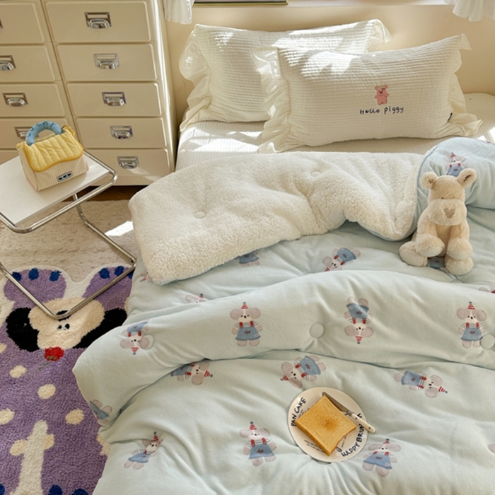 91家纺网 家纺一手货源 找家纺 寐居家纺 2025新款牛奶绒+羊羔绒被子被芯 洛洛小狗