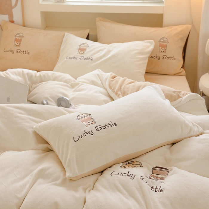 91家纺网 家纺一手货源 找家纺 （总）ONE TWO ONE 121 新品【牛奶绒刺绣四件套】2025毛毯被子四件套单件床单被套床笠珊瑚绒牛奶绒冬被法兰绒兔毛绒Lucky