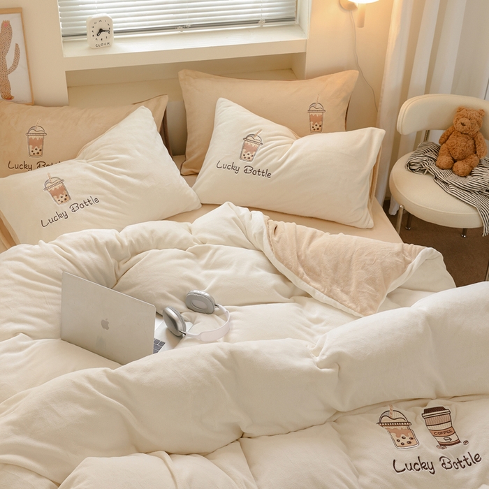 91家纺网 家纺一手货源 找家纺 （总）ONE TWO ONE 121 新品【牛奶绒刺绣四件套】2025毛毯被子四件套单件床单被套床笠珊瑚绒牛奶绒冬被法兰绒兔毛绒Lucky