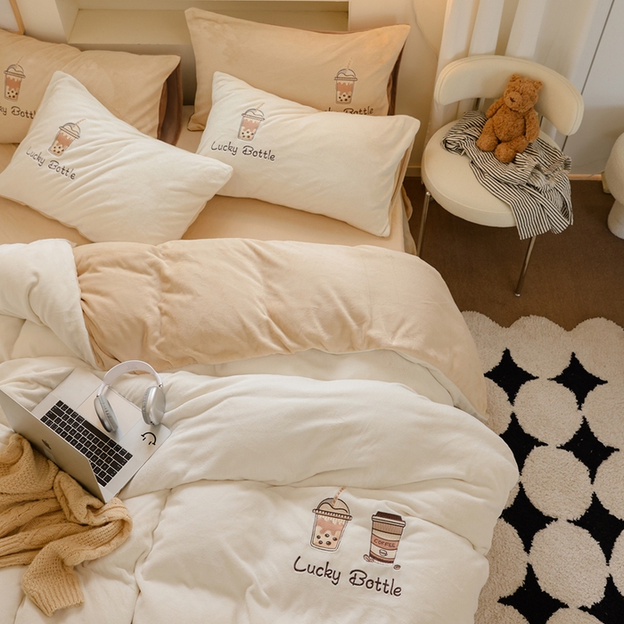 91家纺网 家纺一手货源 找家纺 （总）ONE TWO ONE 121 新品【牛奶绒刺绣四件套】2025毛毯被子四件套单件床单被套床笠珊瑚绒牛奶绒冬被法兰绒兔毛绒Lucky