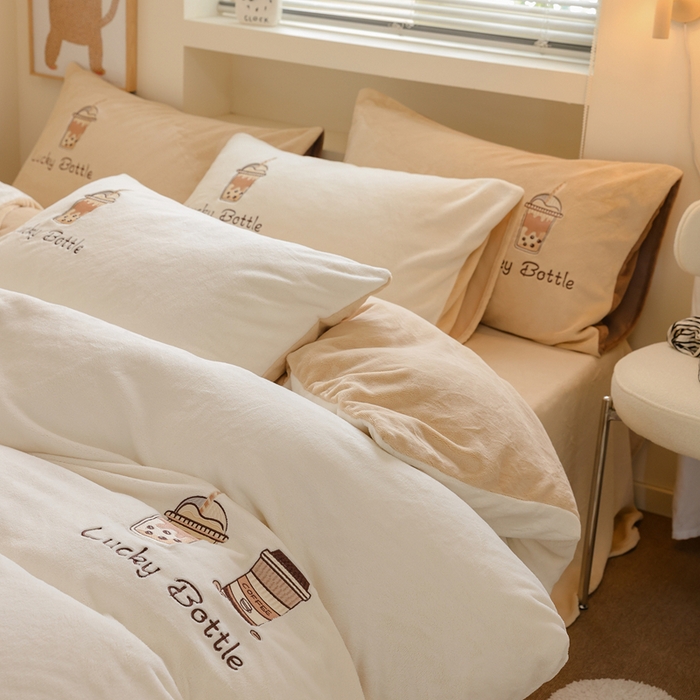 91家纺网 家纺一手货源 找家纺 （总）ONE TWO ONE 121 新品【牛奶绒刺绣四件套】2025毛毯被子四件套单件床单被套床笠珊瑚绒牛奶绒冬被法兰绒兔毛绒Lucky