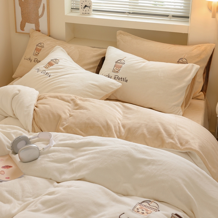 91家纺网 家纺一手货源 找家纺 （总）ONE TWO ONE 121 新品【牛奶绒刺绣四件套】2025毛毯被子四件套单件床单被套床笠珊瑚绒牛奶绒冬被法兰绒兔毛绒Lucky