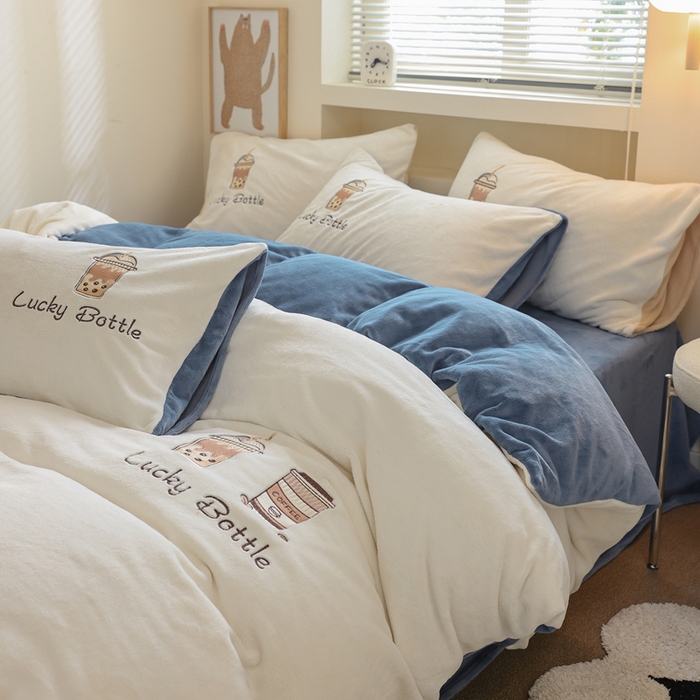 91家纺网 家纺一手货源 找家纺 ONE TWO ONE 121 新品【牛奶绒刺绣四件套】2025毛毯被子四件套单件床单被套床笠珊瑚绒牛奶绒冬被法兰绒兔毛绒Lucky Lucky-雾兰