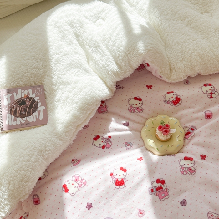 91家纺网 家纺一手货源 找家纺 寐居家纺 2025新款牛奶绒+羊羔绒被子被芯 甜心粉粉猫