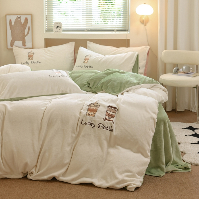 91家纺网 家纺一手货源 找家纺 ONE TWO ONE 121 新品【牛奶绒刺绣四件套】2025毛毯被子四件套单件床单被套床笠珊瑚绒牛奶绒冬被法兰绒兔毛绒Lucky Lucky-嫩绿
