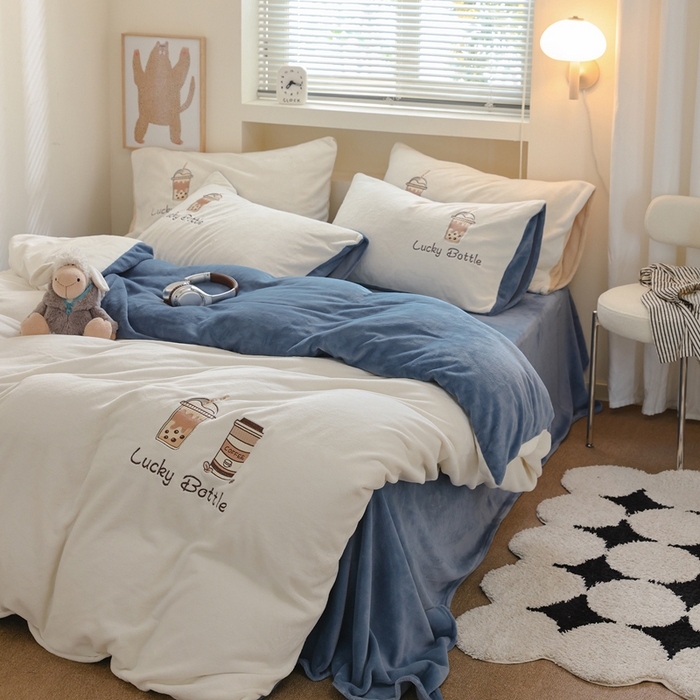 91家纺网 家纺一手货源 找家纺 ONE TWO ONE 121 新品【牛奶绒刺绣四件套】2025毛毯被子四件套单件床单被套床笠珊瑚绒牛奶绒冬被法兰绒兔毛绒Lucky Lucky-雾兰