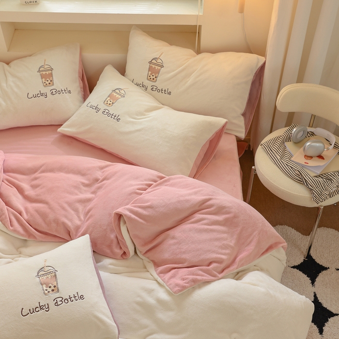 91家纺网 家纺一手货源 找家纺 ONE TWO ONE 121 新品【牛奶绒刺绣四件套】2025毛毯被子四件套单件床单被套床笠珊瑚绒牛奶绒冬被法兰绒兔毛绒Lucky Lucky-橘粉