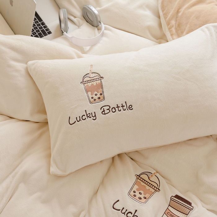 91家纺网 家纺一手货源 找家纺 ONE TWO ONE 121 新品【牛奶绒刺绣四件套】2025毛毯被子四件套单件床单被套床笠珊瑚绒牛奶绒冬被法兰绒兔毛绒Lucky Lucky-白咖