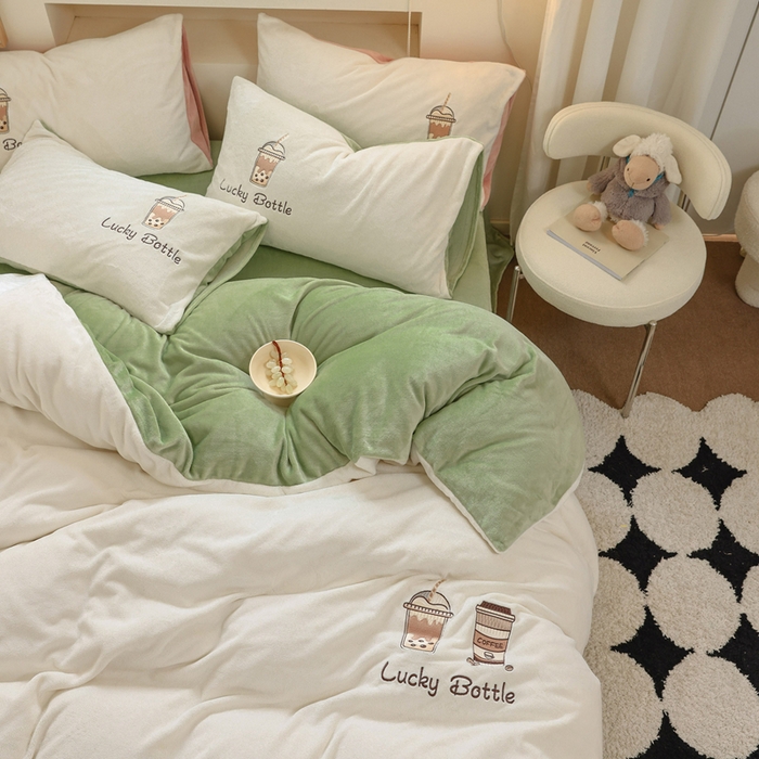 91家纺网 家纺一手货源 找家纺 ONE TWO ONE 121 新品【牛奶绒刺绣四件套】2025毛毯被子四件套单件床单被套床笠珊瑚绒牛奶绒冬被法兰绒兔毛绒Lucky Lucky-嫩绿
