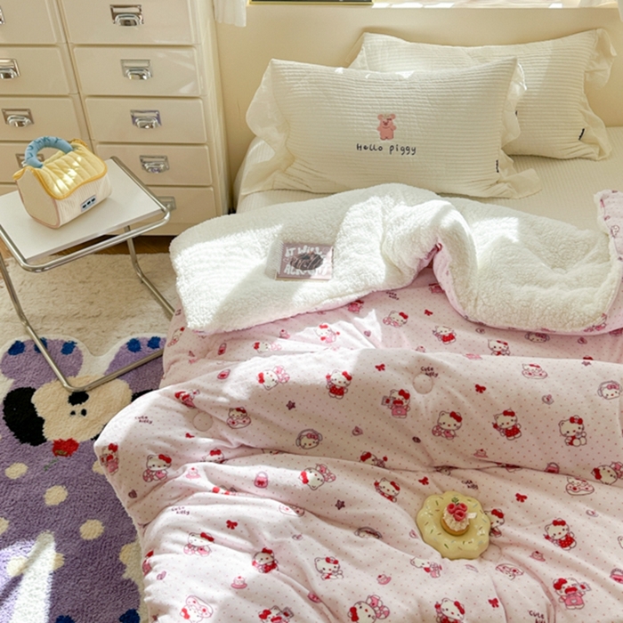 91家纺网 家纺一手货源 找家纺 寐居家纺 2025新款牛奶绒+羊羔绒被子被芯 甜心粉粉猫