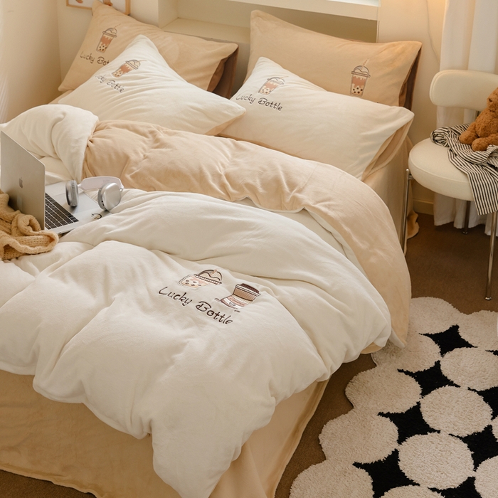 91家纺网 家纺一手货源 找家纺 ONE TWO ONE 121 新品【牛奶绒刺绣四件套】2025毛毯被子四件套单件床单被套床笠珊瑚绒牛奶绒冬被法兰绒兔毛绒Lucky Lucky-白咖