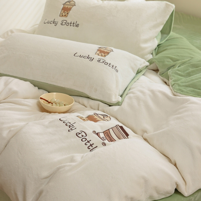 91家纺网 家纺一手货源 找家纺 ONE TWO ONE 121 新品【牛奶绒刺绣四件套】2025毛毯被子四件套单件床单被套床笠珊瑚绒牛奶绒冬被法兰绒兔毛绒Lucky Lucky-嫩绿