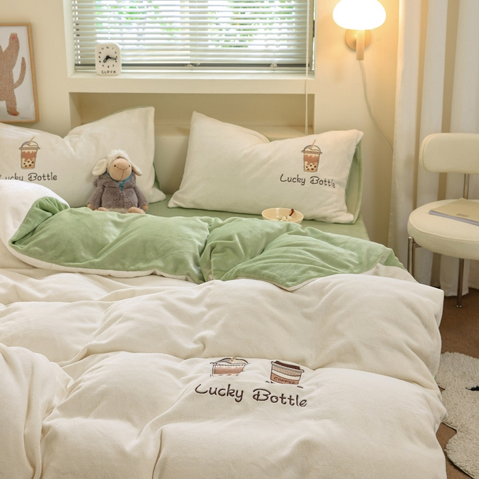 91家纺网 家纺一手货源 找家纺 ONE TWO ONE 121 新品【牛奶绒刺绣四件套】2025毛毯被子四件套单件床单被套床笠珊瑚绒牛奶绒冬被法兰绒兔毛绒Lucky Lucky-嫩绿