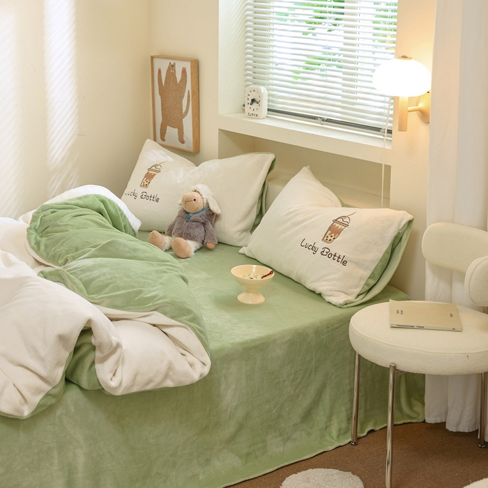 91家纺网 家纺一手货源 找家纺 ONE TWO ONE 121 新品【牛奶绒刺绣四件套】2025毛毯被子四件套单件床单被套床笠珊瑚绒牛奶绒冬被法兰绒兔毛绒Lucky Lucky-嫩绿