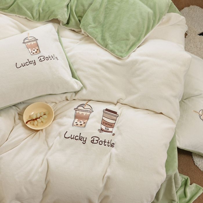 91家纺网 家纺一手货源 找家纺 ONE TWO ONE 121 新品【牛奶绒刺绣四件套】2025毛毯被子四件套单件床单被套床笠珊瑚绒牛奶绒冬被法兰绒兔毛绒Lucky Lucky-嫩绿