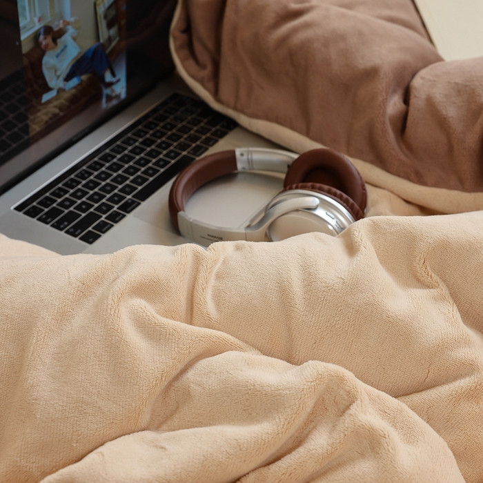 91家纺网 家纺一手货源 找家纺 ONE TWO ONE 121 新品【牛奶绒刺绣四件套】2025毛毯被子四件套单件床单被套床笠珊瑚绒牛奶绒冬被法兰绒兔毛绒Lucky Lucky-榛果咖