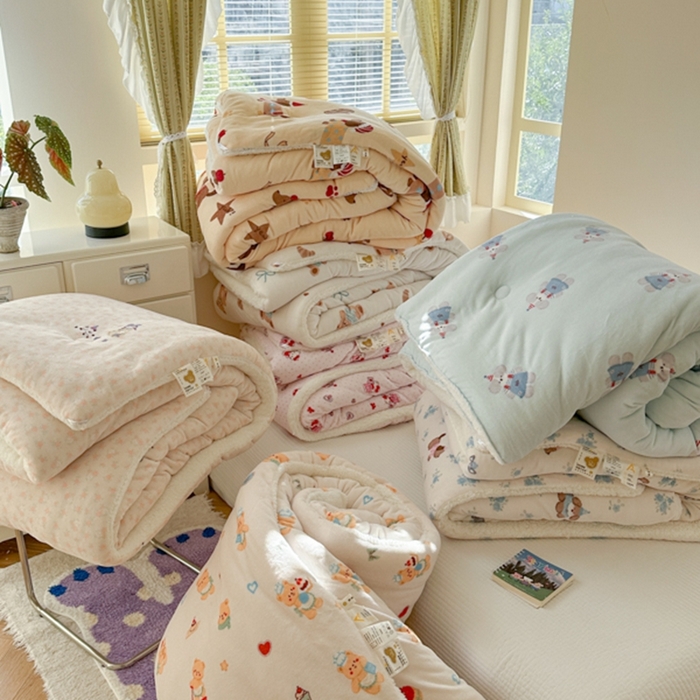 91家纺网 家纺一手货源 找家纺 寐居家纺 2025新款牛奶绒+羊羔绒被子被芯 组合图仅供展示不可下单