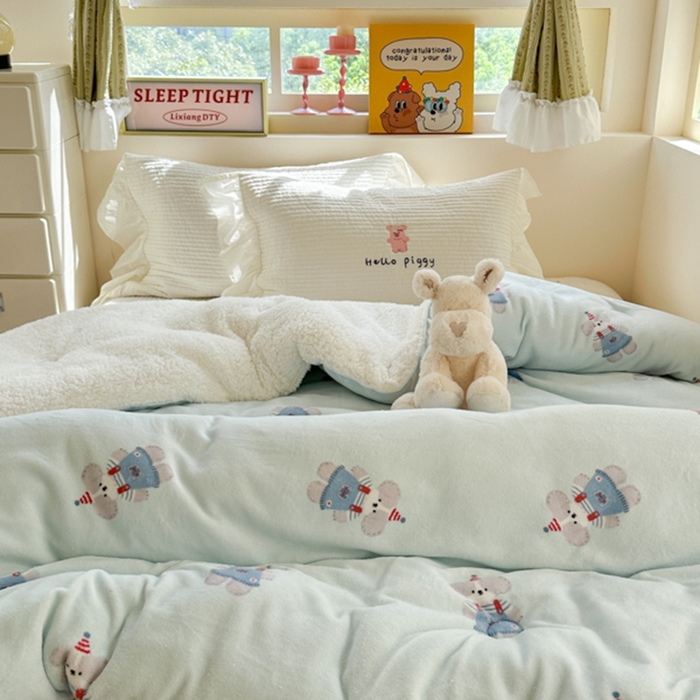 91家纺网 家纺一手货源 找家纺 寐居家纺 2025新款牛奶绒+羊羔绒被子被芯 洛洛小狗