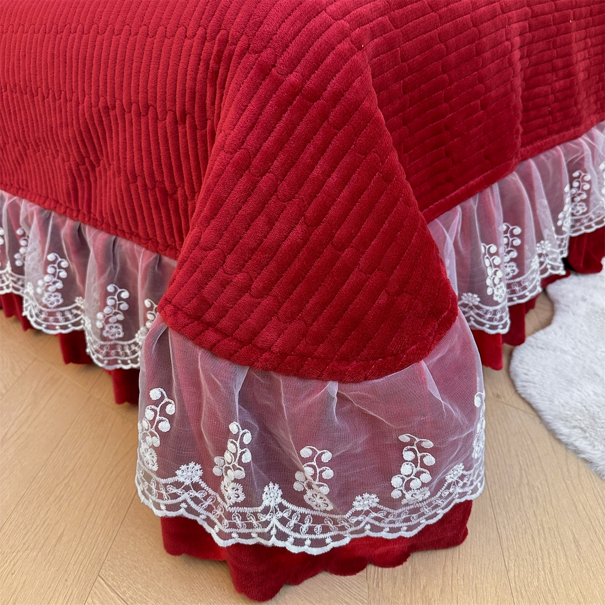 91家纺网 家纺一手货源 找家纺 雅眠居 2025新款直播爆款牛奶绒印花床盖四件套双层蕾丝花边床裙单件三件套 花仙子