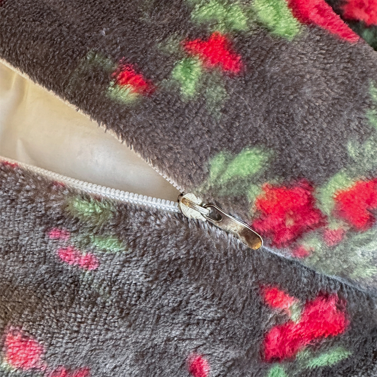 91家纺网 家纺一手货源 找家纺 雅眠居 2025新款直播爆款牛奶绒印花床盖四件套双层蕾丝花边床裙单件三件套 花仙子