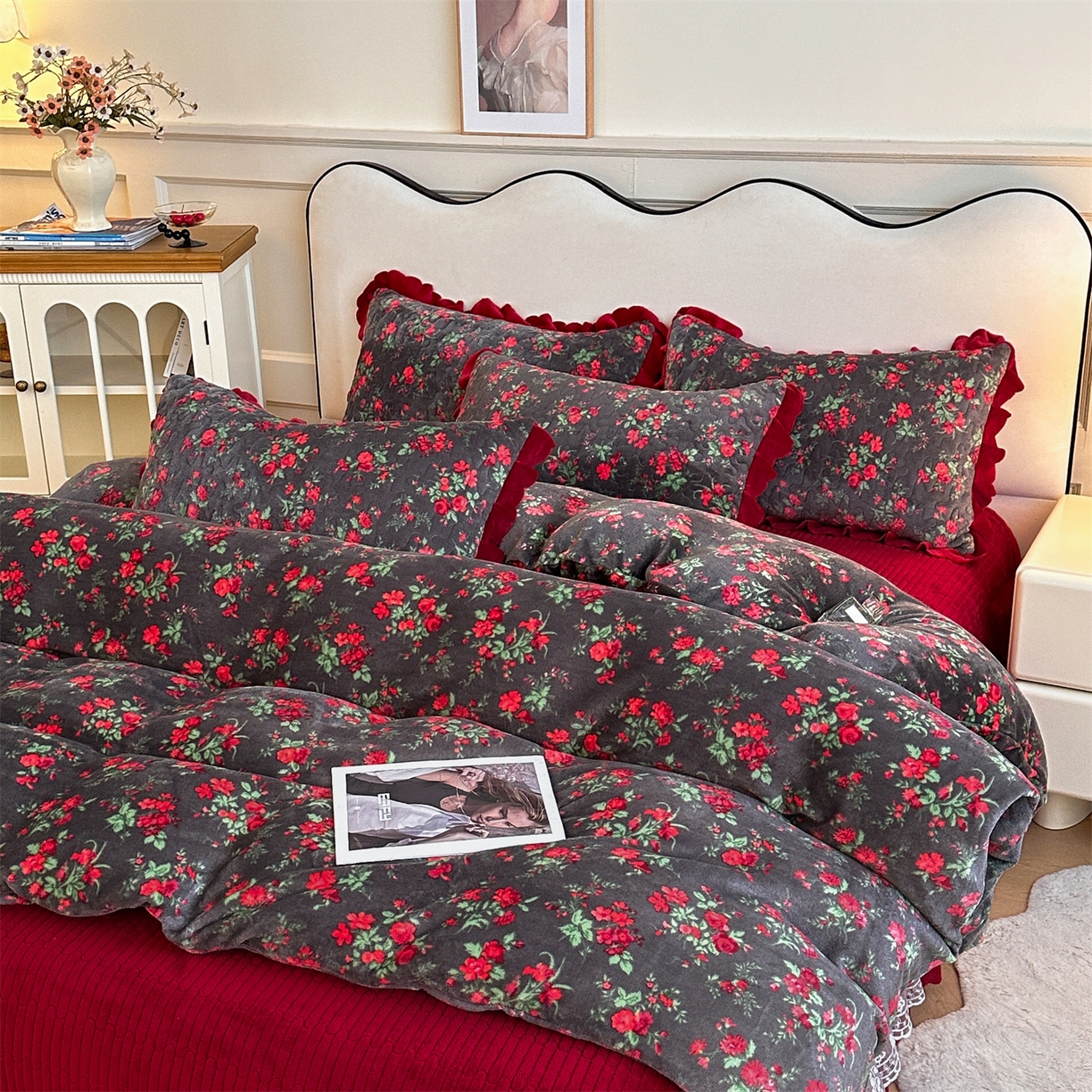 91家纺网 家纺一手货源 找家纺 雅眠居 2025新款直播爆款牛奶绒印花床盖四件套双层蕾丝花边床裙单件三件套 花仙子