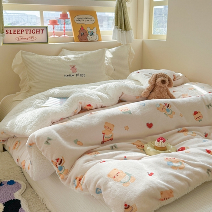 91家纺网 家纺一手货源 找家纺 寐居家纺 2025新款牛奶绒+羊羔绒被子被芯 烘焙小熊