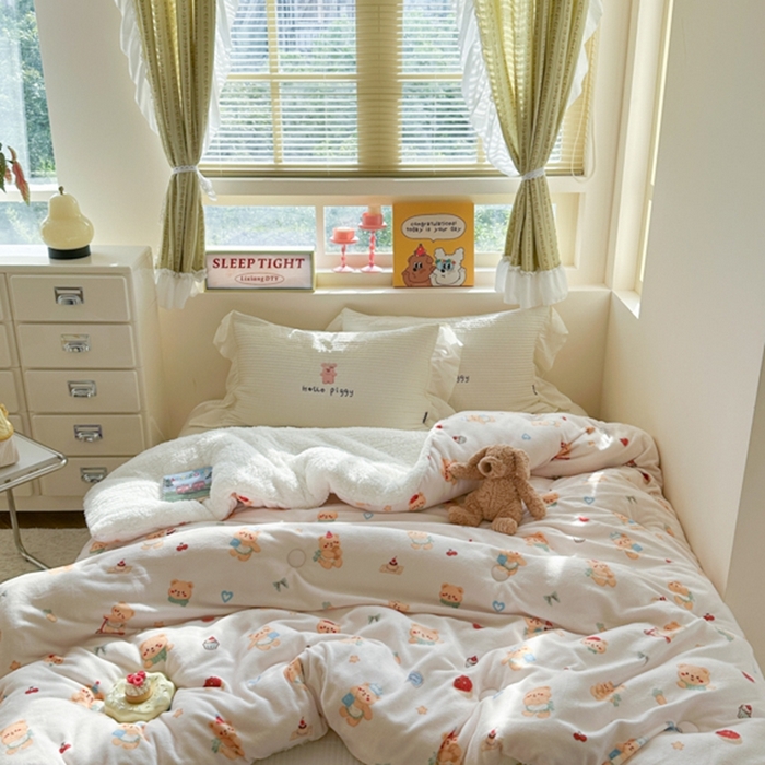 91家纺网 家纺一手货源 找家纺 寐居家纺 2025新款牛奶绒+羊羔绒被子被芯 烘焙小熊