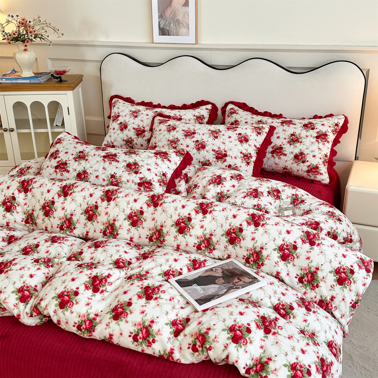 91家纺网 家纺一手货源 找家纺 雅眠居 2025新款直播爆款牛奶绒印花床盖四件套双层蕾丝花边床裙单件三件套 花颜