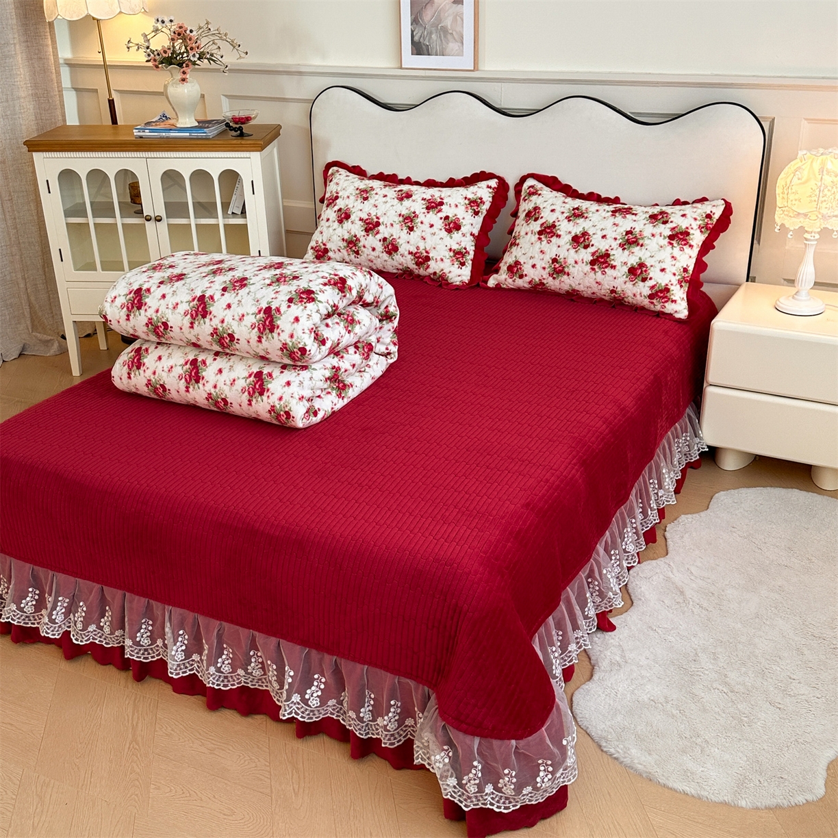 91家纺网 家纺一手货源 找家纺 雅眠居 2025新款直播爆款牛奶绒印花床盖四件套双层蕾丝花边床裙单件三件套 花颜