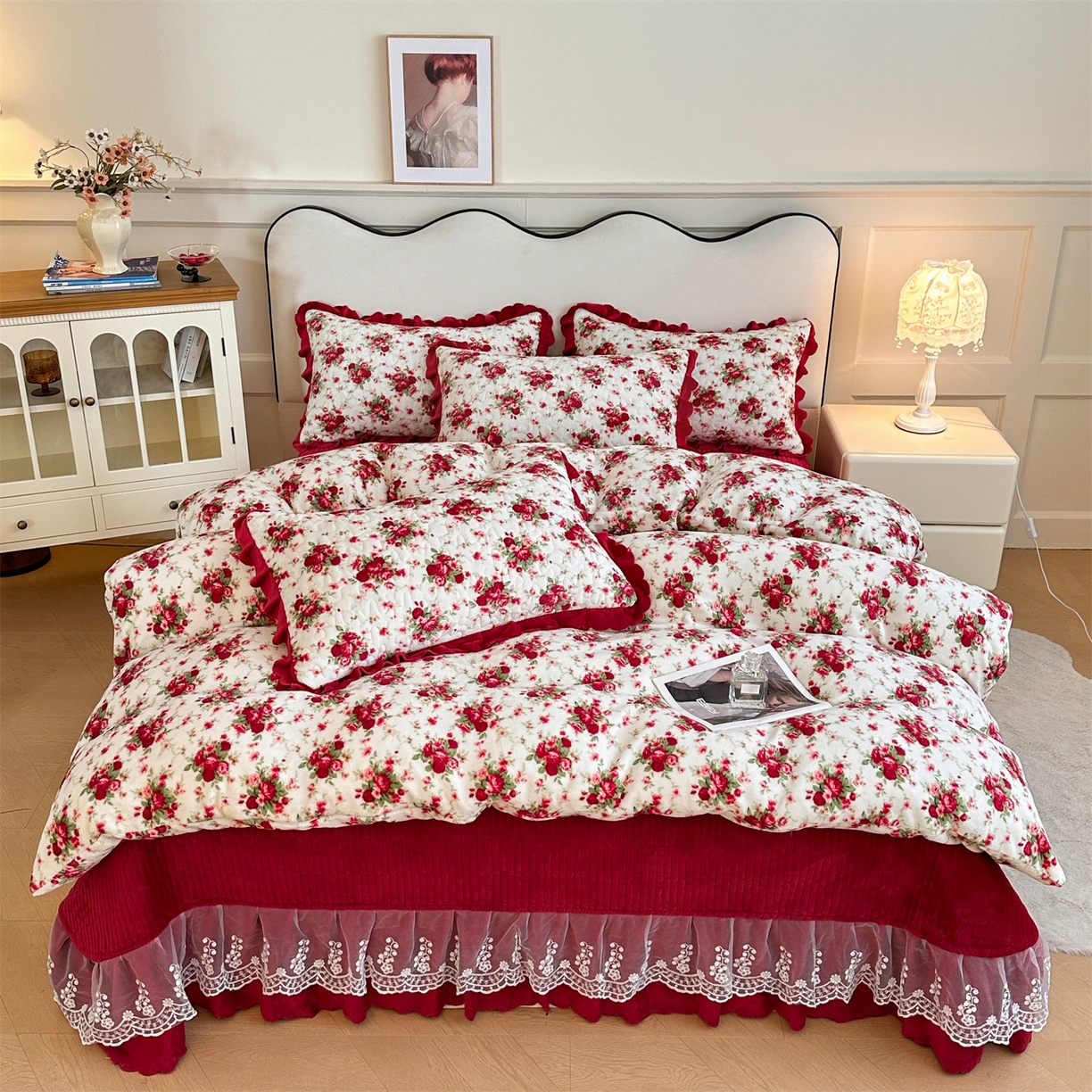 91家纺网 家纺一手货源 找家纺 雅眠居 2025新款直播爆款牛奶绒印花床盖四件套双层蕾丝花边床裙单件三件套 花颜