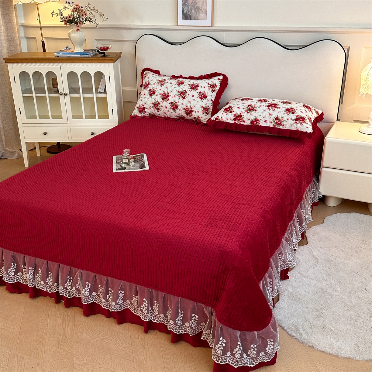 91家纺网 家纺一手货源 找家纺 雅眠居 2025新款直播爆款牛奶绒印花床盖四件套双层蕾丝花边床裙单件三件套 花颜